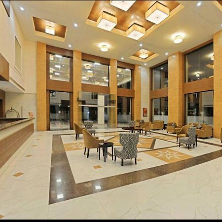 Poppys Hotel Мадурай Экстерьер фото