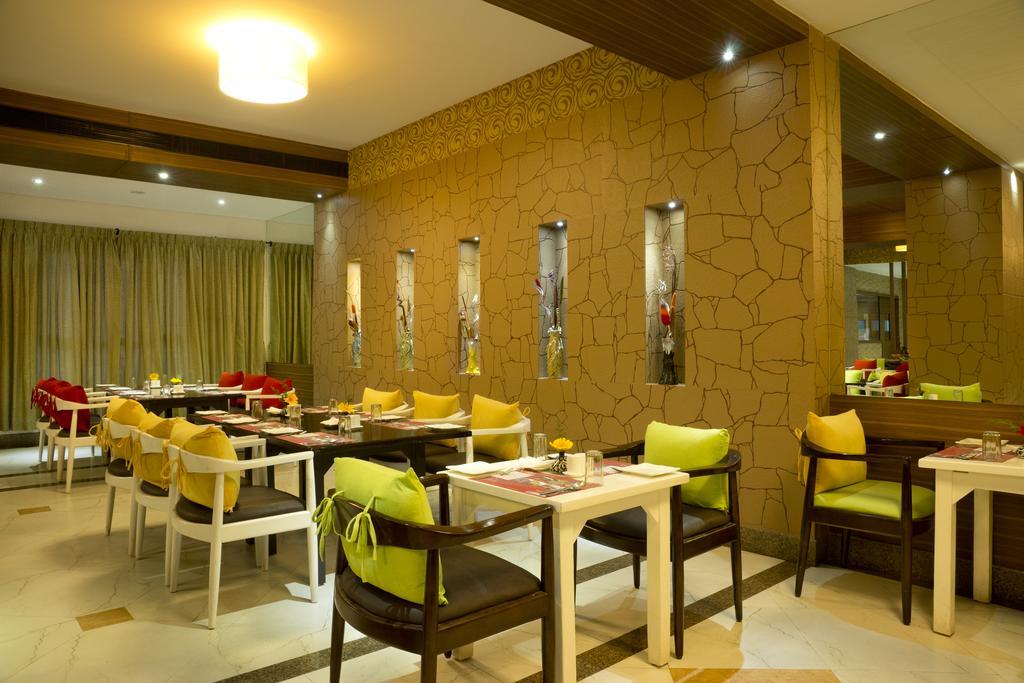 Poppys Hotel Мадурай Экстерьер фото