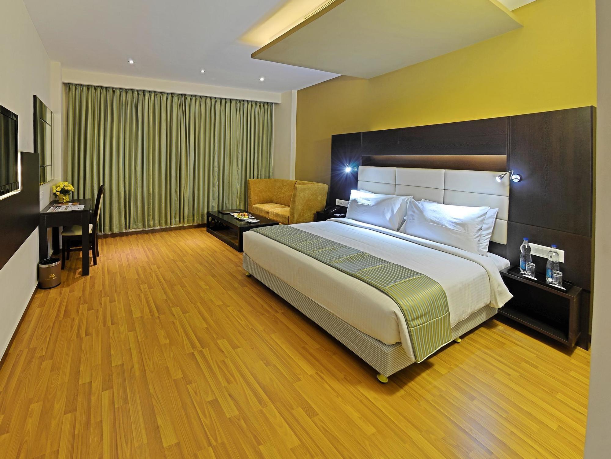 Poppys Hotel Мадурай Экстерьер фото