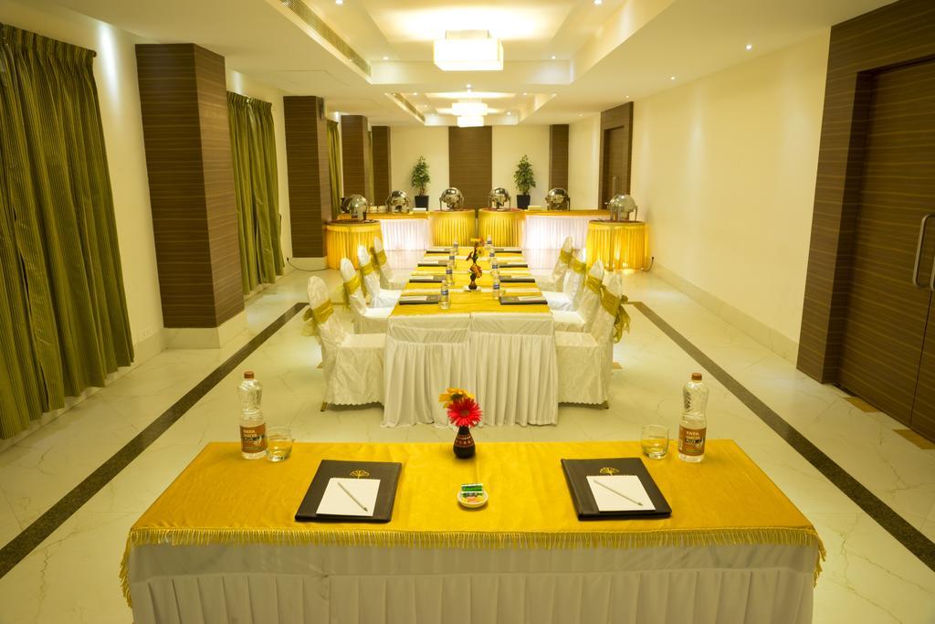 Poppys Hotel Мадурай Экстерьер фото