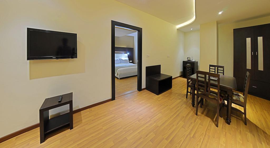 Poppys Hotel Мадурай Экстерьер фото