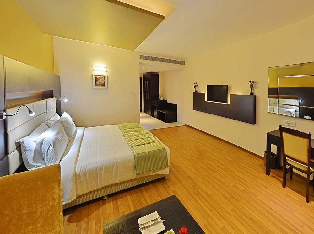 Poppys Hotel Мадурай Экстерьер фото