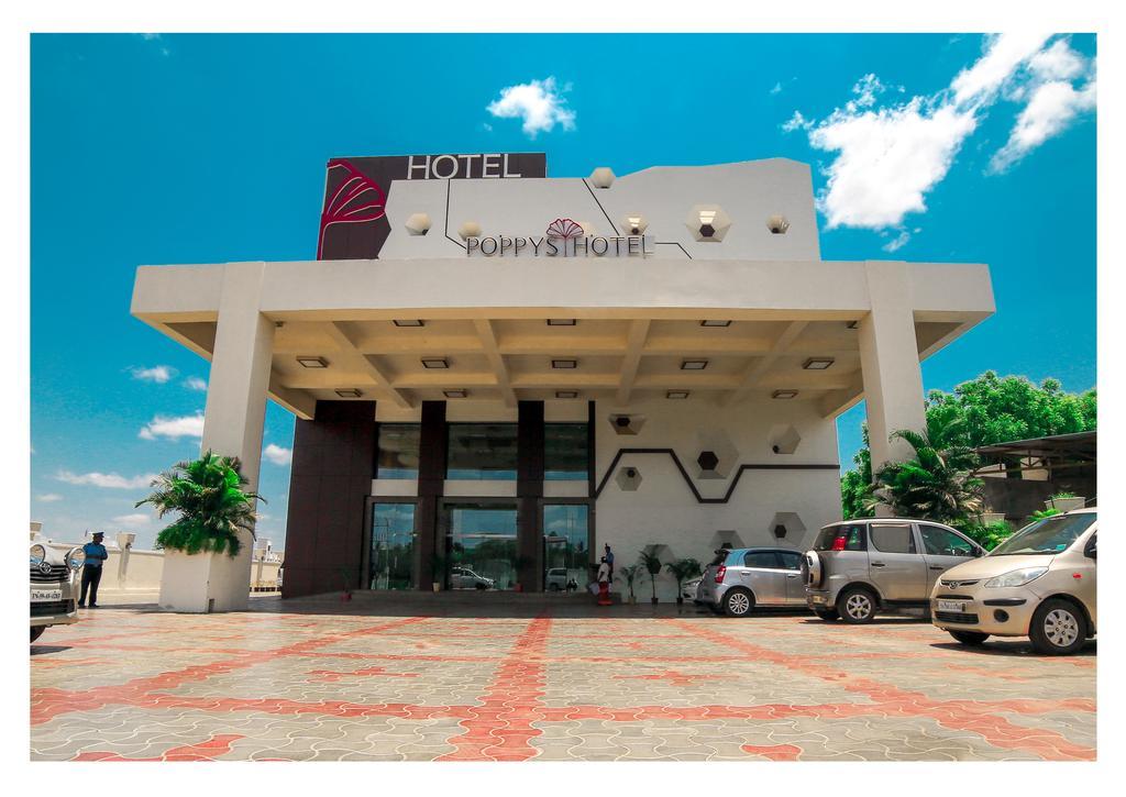 Poppys Hotel Мадурай Экстерьер фото