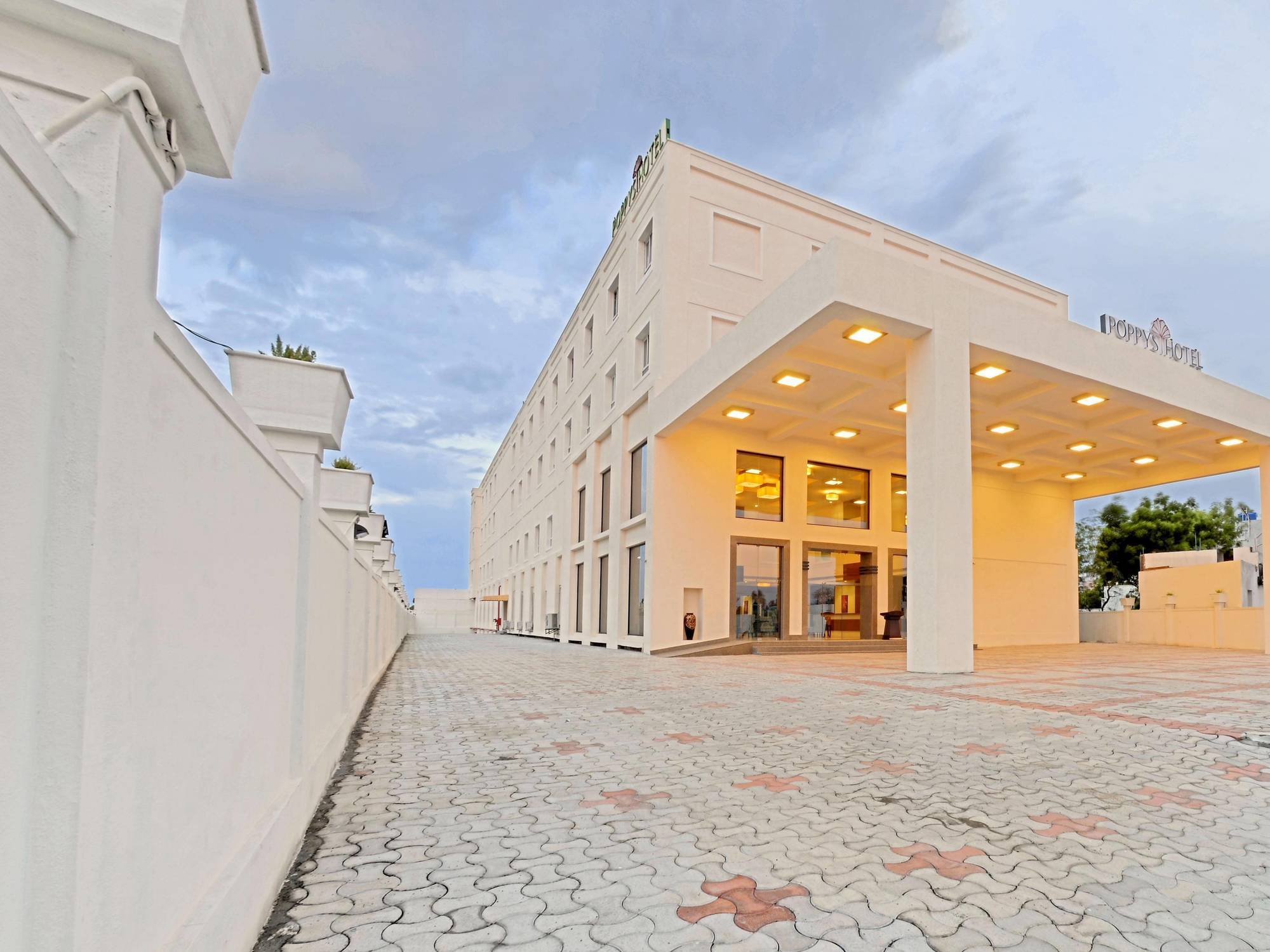 Poppys Hotel Мадурай Экстерьер фото